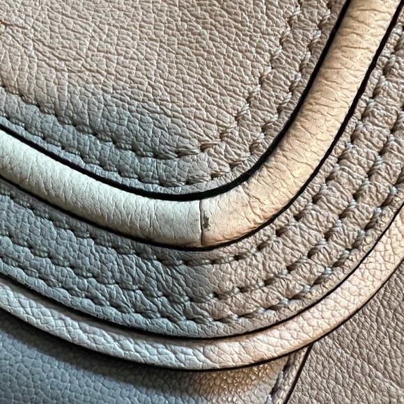 ⭐️ LOW START ⭐️ Kate Spade Gray Crossbody Bag with Flap Closure - Picture 12 of 15